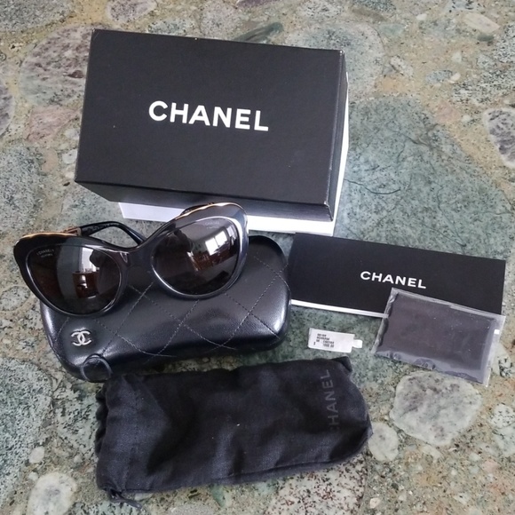 CHANEL Black Blooming Bijou Cat Eye Sunglasses main image 12